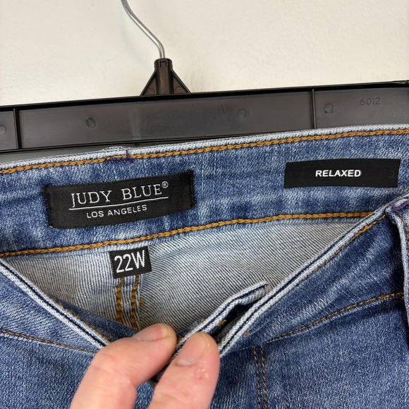 Judy Blue Jeans Womens 22W Light Wash Relaxed Fit Stretch Denim Pants - Picture 3 of 9